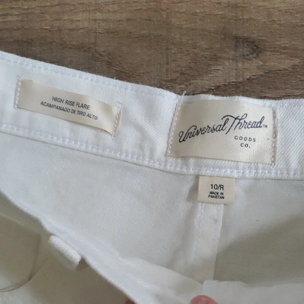 NWT Universal Thread Size 10 White Flare Jeans - Picture 4 of 7